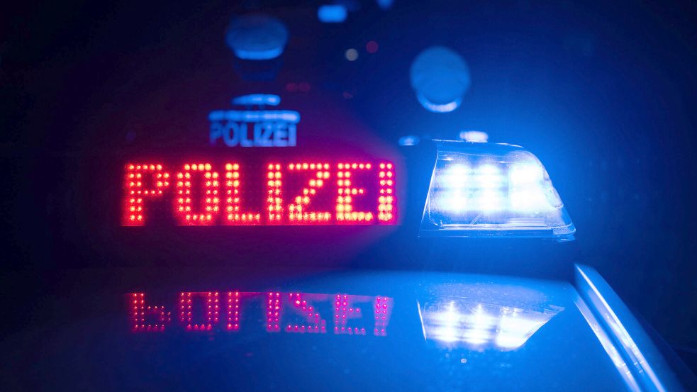 Ein 21-Jähriger hat in Bremen auf der Flucht vor der Polizei einen Unfall gebaut. Foto: Marijan Murat / dpa
