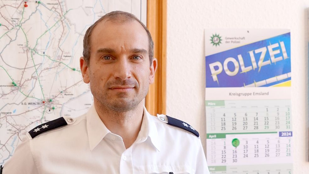 Sicherheit im Straßenverkehr ist für Lothar Kammer von der Polizei in Papenburg schon immer ein besonderes Anliegen gewesen. Foto: Schade