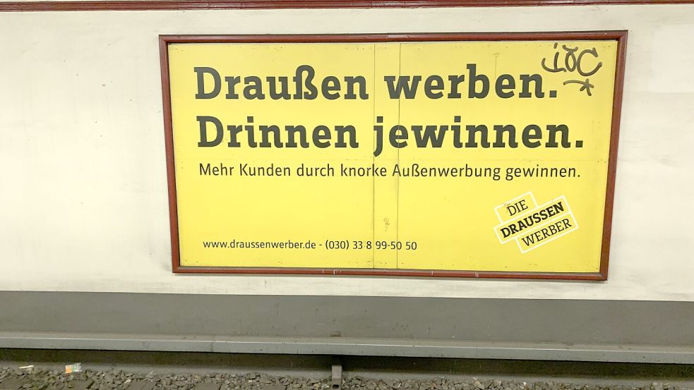 Haben Sie das Wort Knorke entdeckt? Das Jugendwort vergangener Zeiten gibt es immer noch, zumindest auf Berliner Werbeplakaten. Foto: Stefan Lüddemann