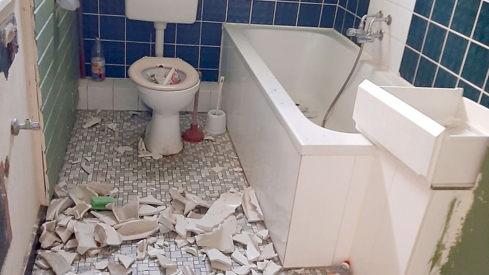 Extremfall: In dieser Wohnung hat der Vermieter das Waschbecken zerschlagen lassen. Foto: privat/Archiv