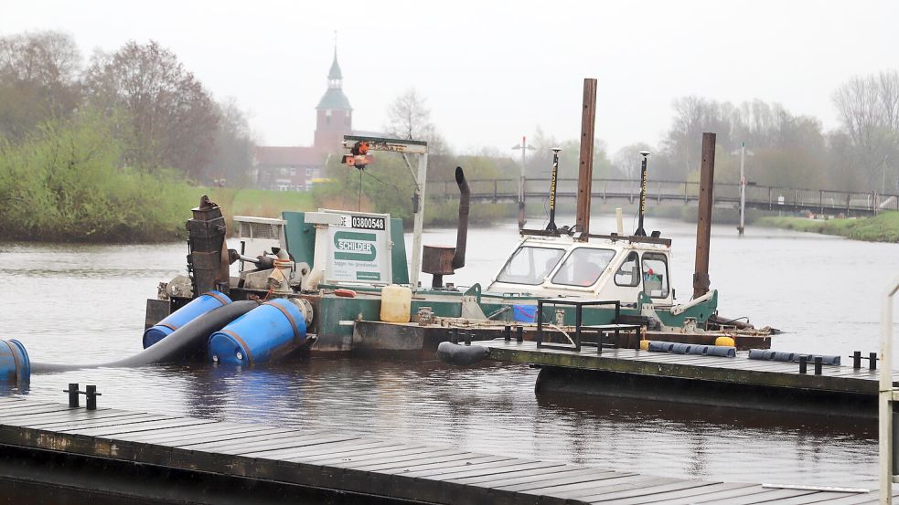 Das Unternehmen setzt einen schwimmenden Saugbagger ein, der ähnlich wie ein Staubsauger funktioniert. Foto: Passmann