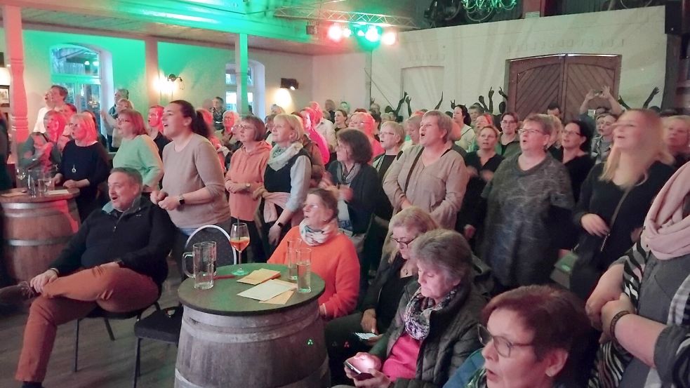 Überwiegend Frauen besuchten das Rudelsingen. Fotos: Scherzer