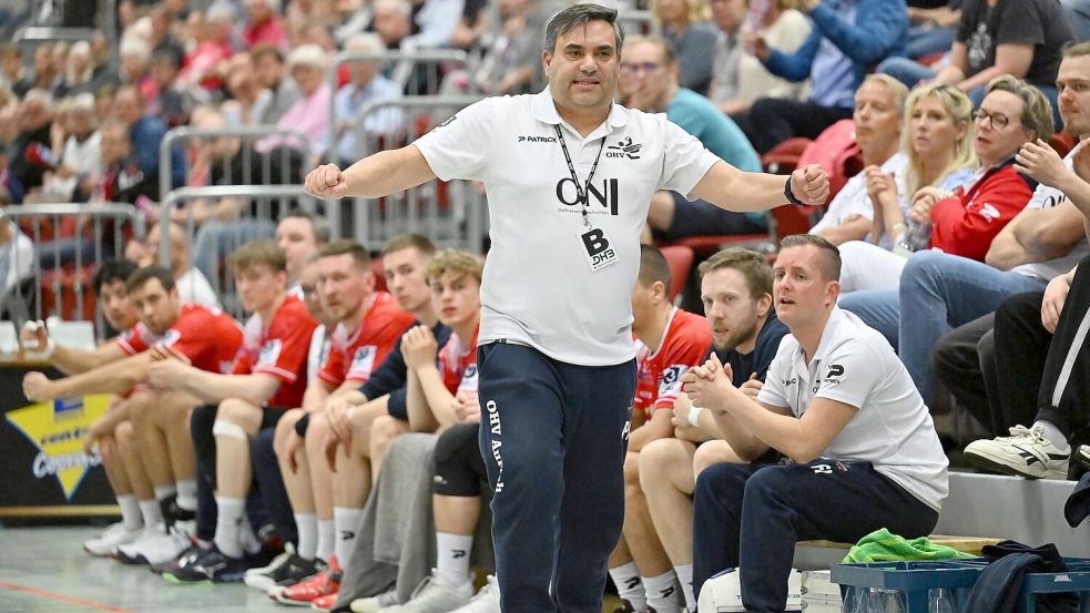 Aurichs Trainer Pedro Alvarez sorgte bei der anschließenden Pressekonferenz mit einer Aussage für Unverständnis. Foto: Doden, Blomberg