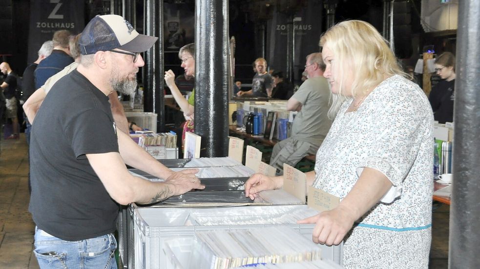 Anbieter und Gäste kamen ins Gespräch. Foto: Wolters
