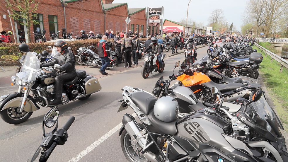 Sehr viele Biker sind am Wochenende zum Frühlingstreff nach Augustfehn gefahren. Foto: Passmann