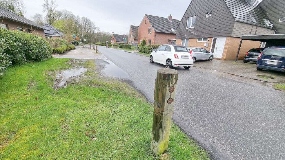 Der Abschnitt des Logaer Wegs zwischen Weidenweg (im Hintergrund) und Horstweg wurde noch nicht ausgebaut. Foto: Bothe