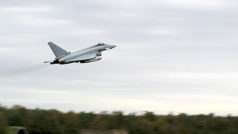 Ein startender Eurofighter auf dem Fliegerhorst Wittmundhafen. Foto: Oltmanns/Archiv