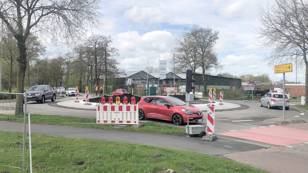Der Kreisverkehr in Ostrhauderfehn wurde saniert. Nun ist er wieder befahrbar. Foto: Zein