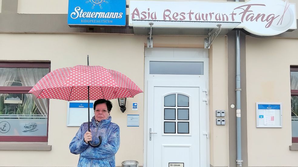 Anwohnerin Sieglinde Beier fühlt sich seit knapp einem Jahr vom Asia-Restaurant Fang gestört. Foto: Scherzer