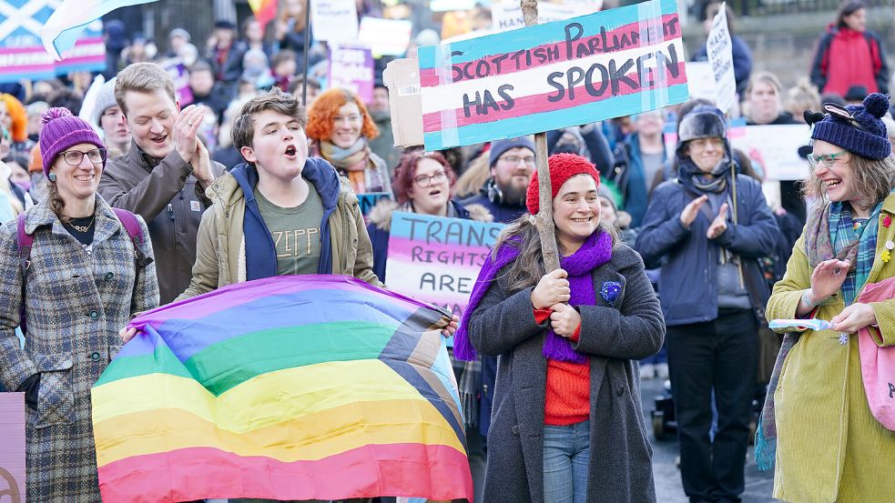 Bereits im Januar protestierten Menschen gegen Londons Blockade gegen Schottlands Gender-Gesetz. Nun sorgt mit dem „Hate Crime and Public Order Act“ ein weiteres Gesetz für Aufruhr. Foto: dap/Jane Barlow