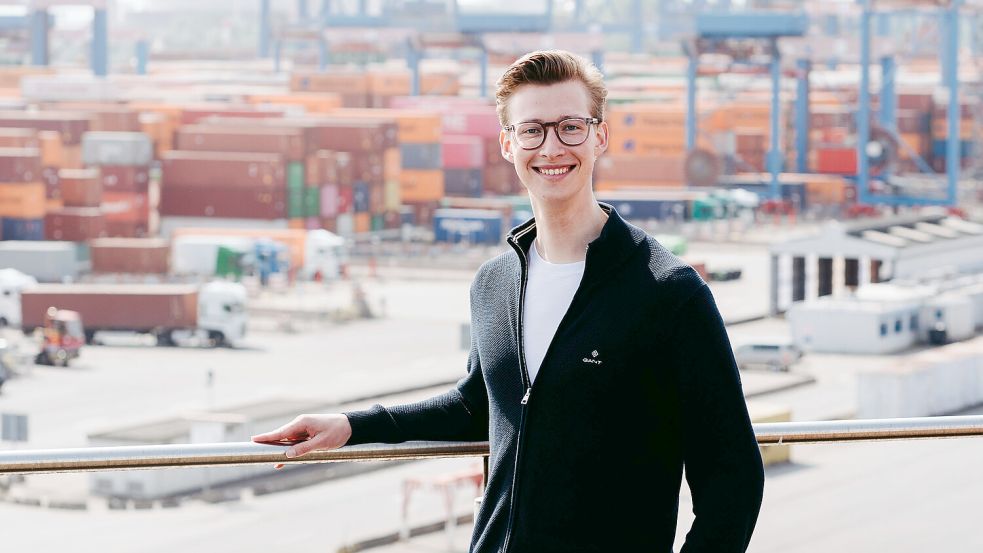 Logistikprobleme lösen will Hendrik Kramer. Der Jungunternehmer aus Lathen-Wahn, Mitbegründer der Firma „Fernride“, will das Fernsteuern fahrerloser E-Lkw salonfähig machen. Fotos: Fernride