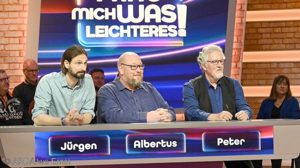Jürgen Boese (von links), Albertus Akkermann und Peter Gerdes waren die ostfriesischen Kandidaten. Foto: NDR/UFA Show & Faktual/Uwe Ernst