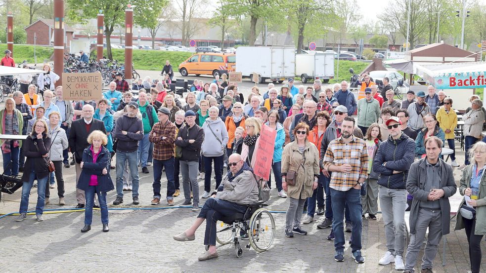 Viele Barßeler kamen noch einmal zum Protest gegen rechts zusammen. Foto: Passmann