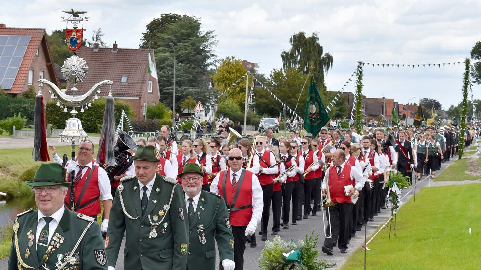 Viele Schützenfeste und Schützenumzüge stehen 2024 wieder auf dem Programm. Dieses Foto stammt vom Umzug im August 2023 in Ostrhauderfehn. Archivfoto: Zein