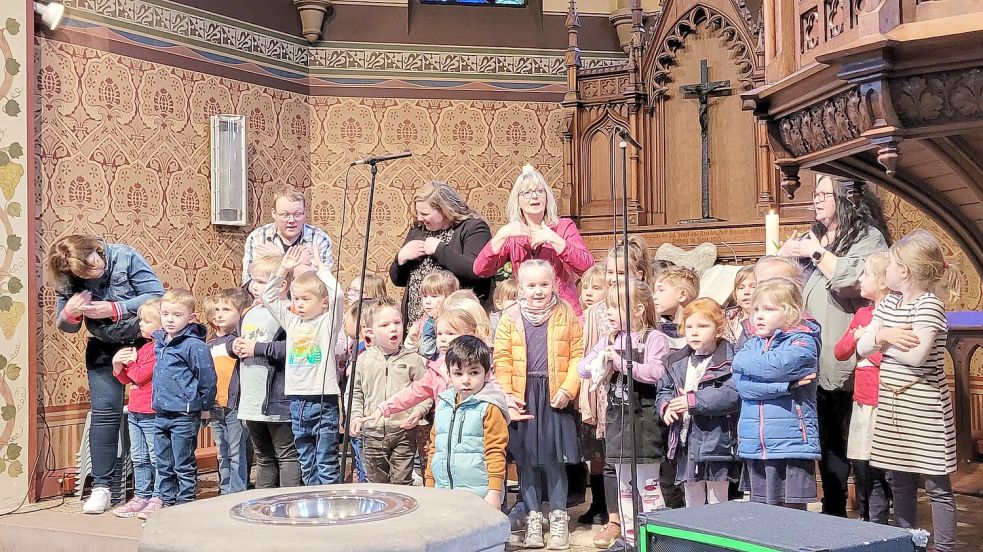 Die Wolkenreiter-Kinder eröffneten den musikalischen Reigen. Foto: Meyerhoff