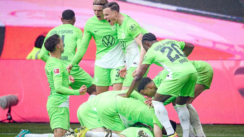Der VfL Wolfsburg hat im Abstiegskampf das Duell mit dem VfL Bochum für sich entschieden. Foto: Swen Pförtner/dpa