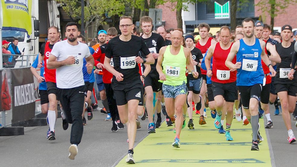 Stephan Voskuhl (1995) holte sich den Sieg beim Hauptlauf über die 10-km-Distanz. Fotos: Reemts