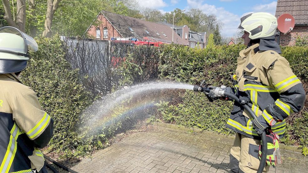 Die Feuerwehr hatte das Feuer schnell unter Kontrolle. Foto: Janßen/Feuerwehr