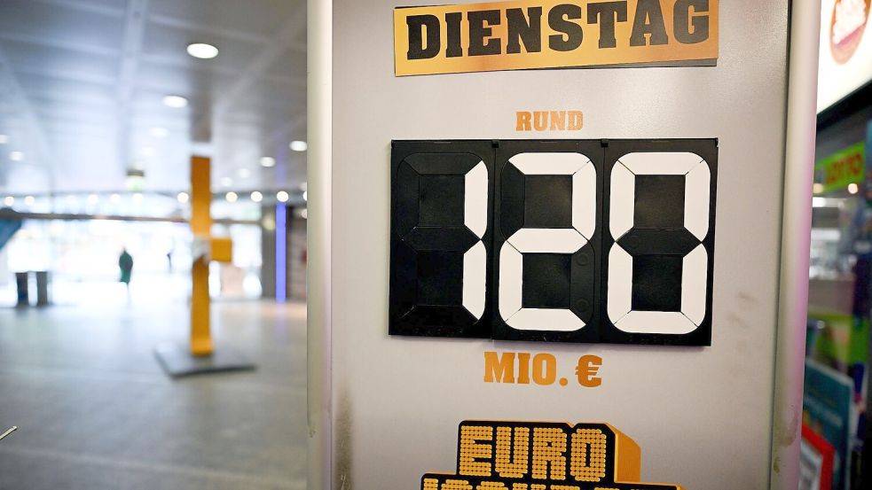 Der Eurojackpot in Höhe von 120 Millionen Euro ist geknackt worden. Foto: Federico Gambarini/dpa