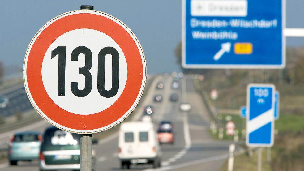 Debatten über ein Tempolimit auf deutschen Autobahnen gibt es seit vielen Jahren – bisher jedoch ohne eine Änderung des Ist-Zustands. Foto: dpa/Jürgen Loesel