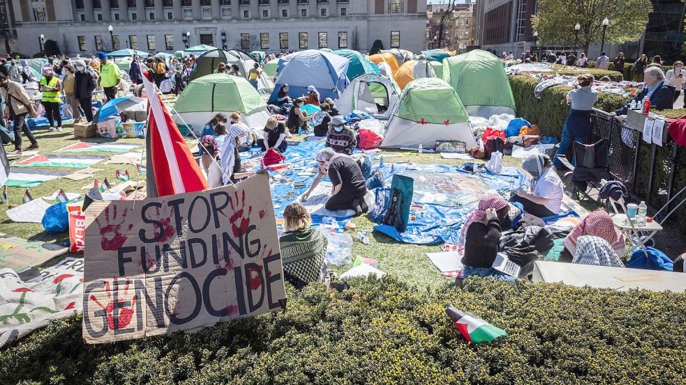 An der Columbia University in New York haben pro-palästinensische Demonstranten ein Zeltlager errichtet. Foto: Stefan Jeremiah/AP/dpa