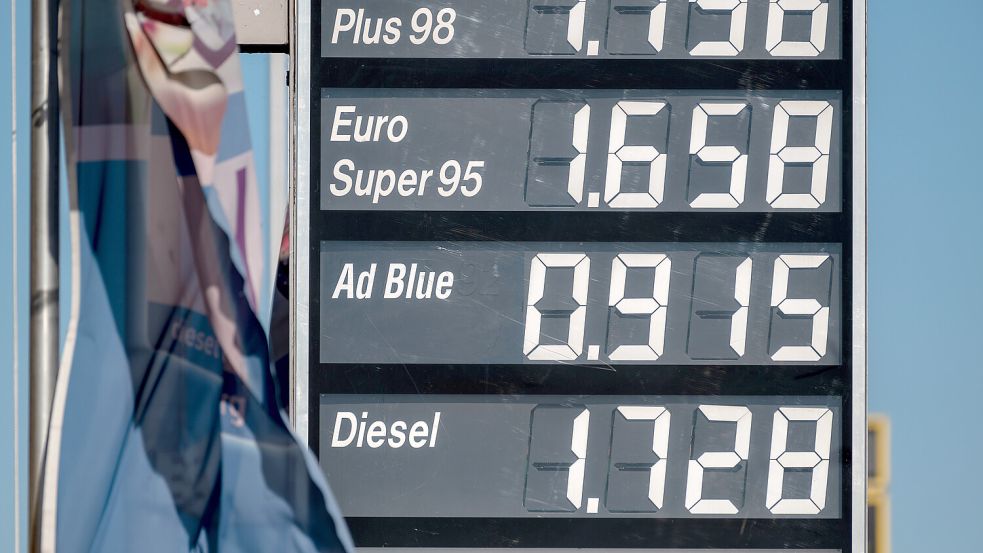 An deutschen Tankstellen sind in der vergangenen Woche die Spritpreise wieder merklich gefallen. Foto: dpa/ Harald Tittel