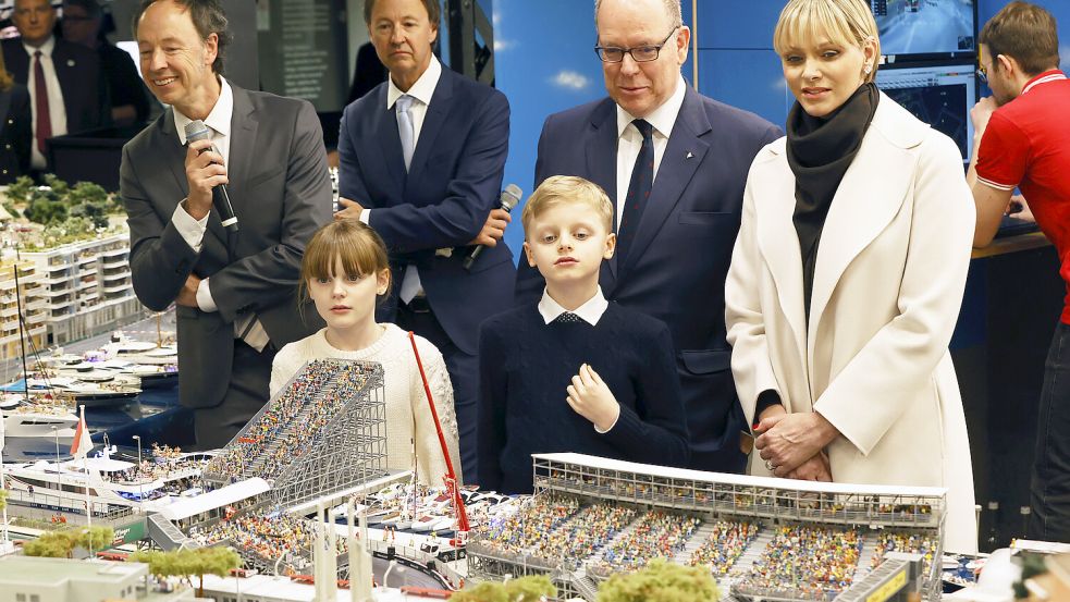 Anlass der royalen Stippvisite an der Elbe ist die Eröffnung des Monaco-Abschnitts im Miniatur Wunderland. Nach knapp sechs Jahren Bauzeit durfte Albert persönlich den Nachbau seiner Stadt im Format 1:87 eröffnen. Foto: dpa/Georg Wendt