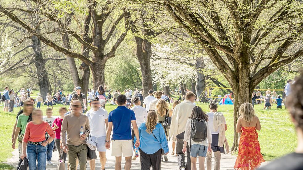 Die Laune der meisten Menschen steigt im Frühling und Sommer. Foto: IMAGO/Wolfgang Maria Weber