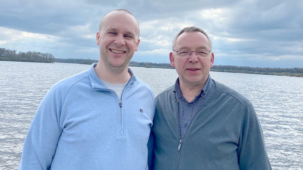 Verstehen sich auf Anhieb: Ludger Kleymann (rechts) und Matthew Lowney an der Thülsfelder Talsperre. Foto: Kleymann