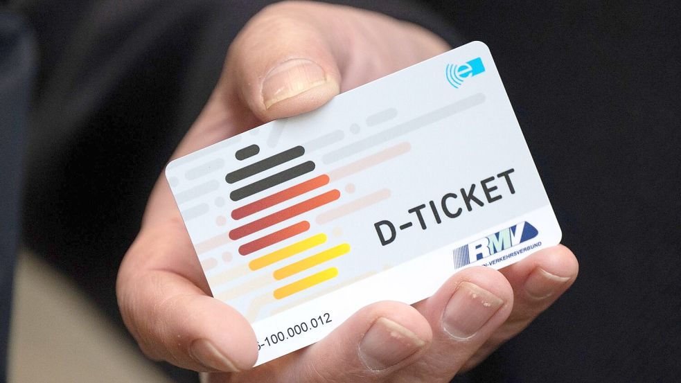 Heute vor einem Jahr wurde das Deutschlandticket eingeführt. Foto: Boris Roessler/dpa