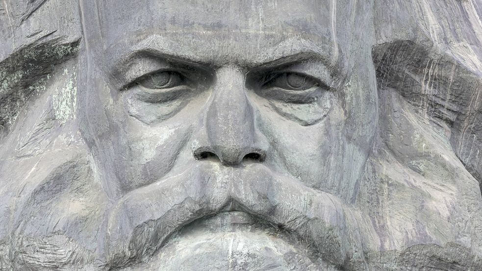 Mächtig, massig und inwendig marode? Das Karl-Marx-Monument in Chemnitz. Foto: IMAGO/Joerg Boethling