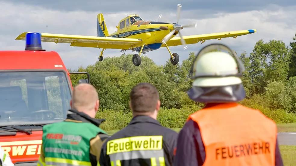Im Juli 2023 wurde auf dem Flugplatz in Nüttermoor mit Löschflugzeugen geübt. Foto: Ortgies/Archiv