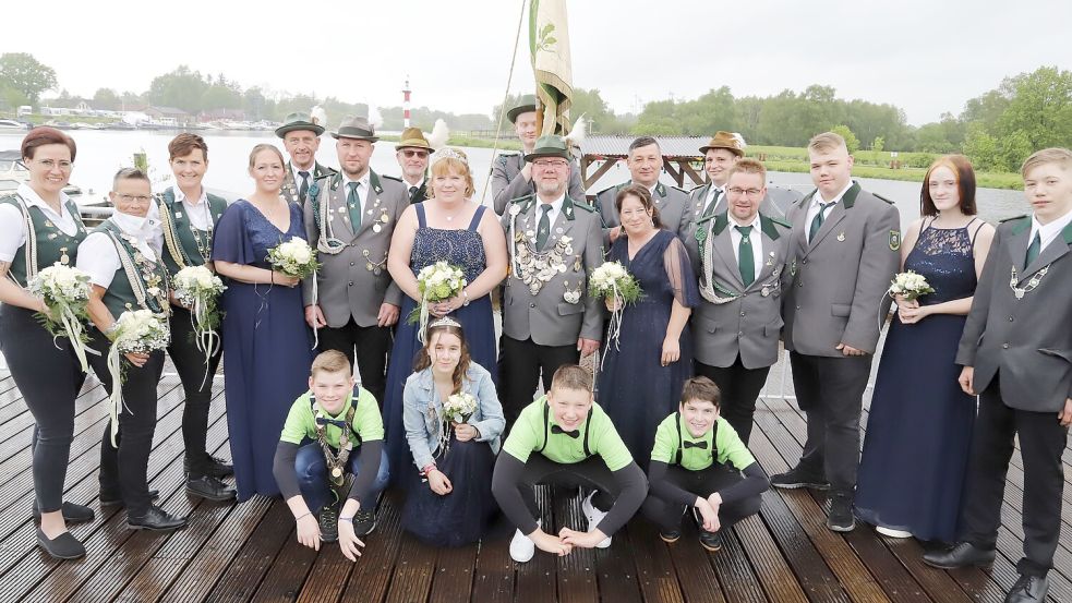 Das neue Königshaus des Kleinkaliber-Schützenvereins Barßelermoor präsentierte sich beim Hafen in Barßel.Foto: Passmann