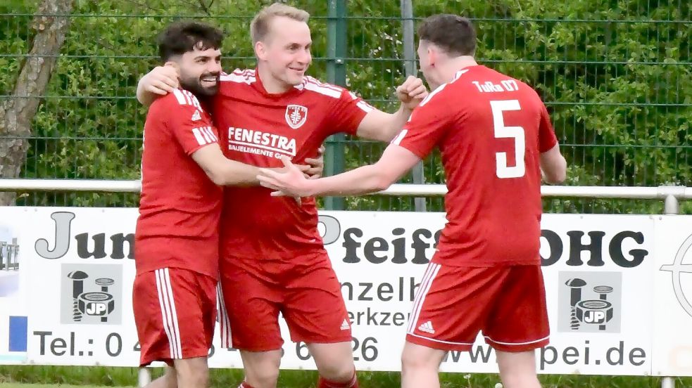 Auf Jubelbilder wie hier gegen Hage hofft TuRa 07 Westrhauderfehn auch im Bezirkspokal gegen das Landesliga-Topteam SV Holthausen/Biene. Archivfoto: Damm