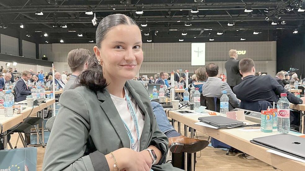 Malin Tellmann (20) aus Sedelsberg auf dem CDU-Bundesparteitag. Foto: Tzimurtas