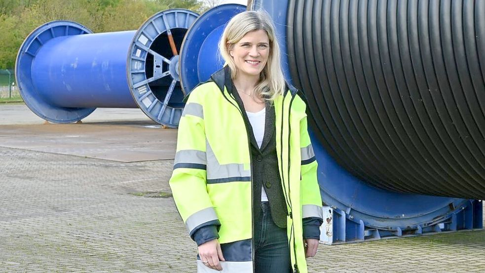 Inke Onnen-Lübben ist mit der Entwicklung des C-Ports zufrieden. Als Zwischenstation für Trafos und Kabeltrommeln hat sich der Hafen inzwischen etabliert. Foto: Stix