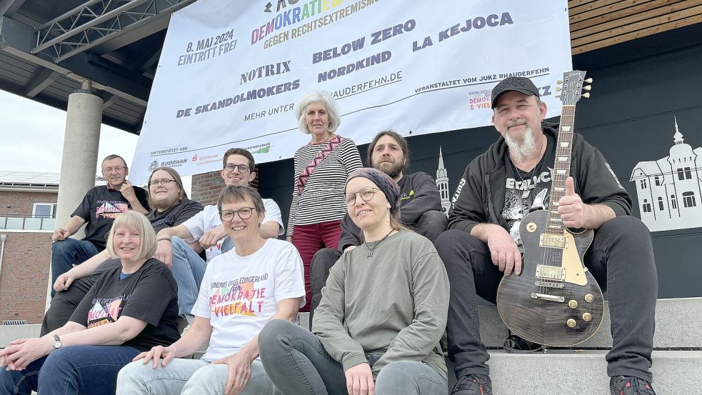 Freuen sich auf das Konzert: (hinten von links) Heiko Abben, Niko Krost, Dirk de Boer, Hedwig Daute, Jonas Koch, Thorsten Vesper sowie (vorne von links) Marion Strenge, Gudrun Abben und Natascha Zwik.