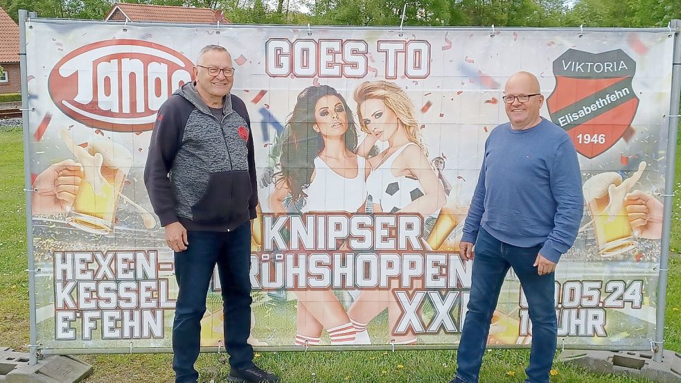 Wilhelm Kassens (links), Vorsitzender beim SV Viktoria Elisabethfehn, und Flohmarktveranstalter Claas Meyer sind zuversichtlich, dass der „Knipser-Frühschoppen“, eine Zeltfete, bei den Besuchern des Riesenflohmarktes am Kanal gut ankommt. Foto: Wilken