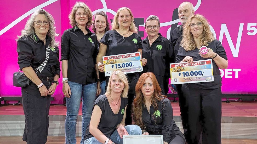 Das Team von Flugkraft stellte sich direkt nach den beiden Preisverleihungen in Berlin zum Gruppenbild zusammen. Foto: Privat