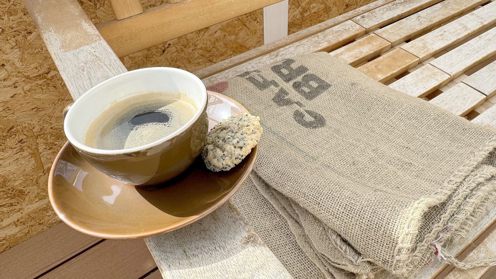Für viele gehört der Kaffee am Morgen zum Tag dazu Foto: IMAGO / CHROMORANGE