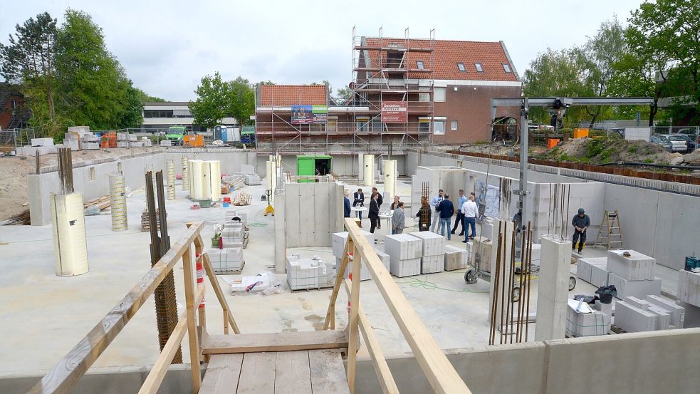 Die Baustelle mitten im Zentrum hat beachtliche Ausmaße. Foto: Lüppen