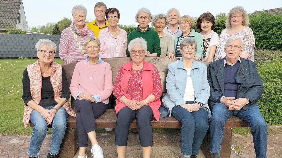 Das Team der Lebensmittelausgabe der Friesoyther Tafel im Saterland. Seit zehn Jahren ist die Tafel jetzt mit einer eigenen Ausgabestelle im Saterland vertreten. Sie befindet sich in der Grundschule in Scharrel. Foto: privat