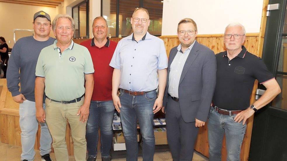 Der neue Vorstand des Touristikvereins „Erholungsgebiet Barßel-Saterland“ (von links): Marcel Mammen, Michael Schulte-Althoff, Thomas Otto, Nils Anhuth und Johannes Budde. Foto: Passmann