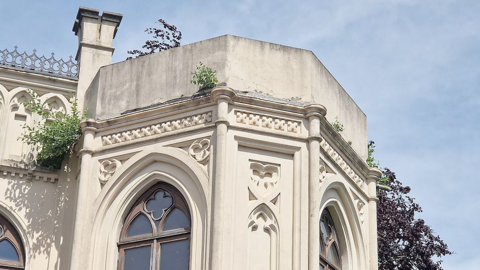 Der Sanierungsbedarf ist enorm. Nach den Worten des Investors muss unter anderem das Dach erneuert werden, um weitere Schäden am Gebäude zu verhindern. Foto: Gettkowski