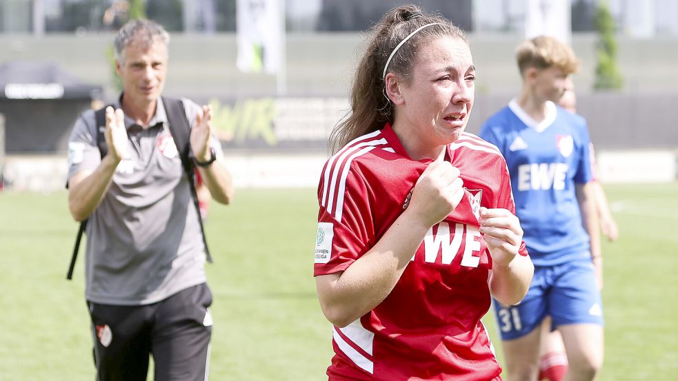 Viele Tränen flossen nach dem Spiel bei den Auricherinnen (im Bild Paula Espina Vazquez). Foto: Doden/Emden
