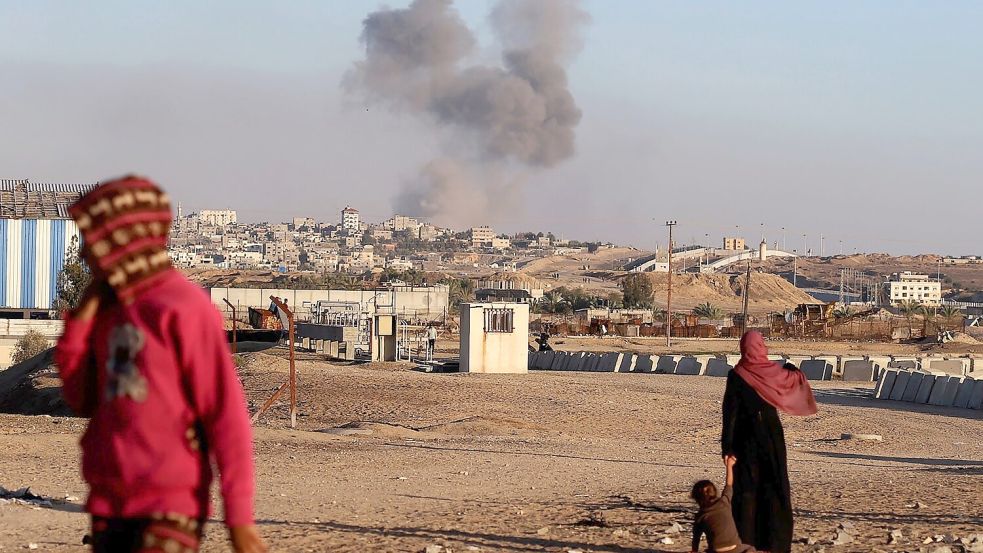 Rauch über Rafah: Israels Führung will nach eigenen Angaben die letzten dort vermuteten Bataillone der Hamas zerschlagen. Foto: Ramez Habboub/AP