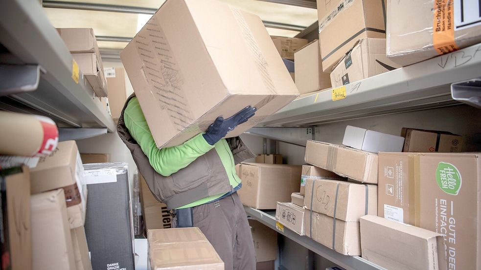 Bei der Zustellung eines Pakets in Westoverledingen kam es zu einem Vorfall. Symbolfoto: Schuldt/dpa