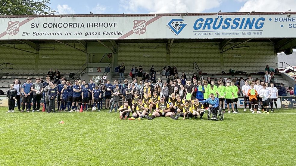 Neun Mannschaften nahmen am Fußballturnier teil, das die Schule am Patersweg in Ihren, eine Förderschule mit dem Schwerpunkt Geistige Entwicklung, organisiert hatte. Foto: Förderschule