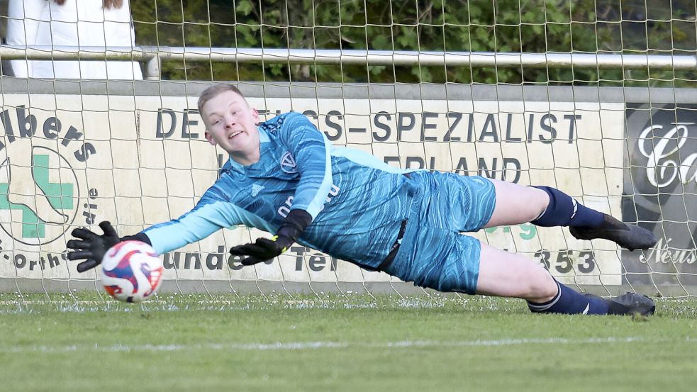 Für Bunde-Torwart Joost Oltrop gab es am Dienstag gegen Norden nicht viel zu halten. Dreimal musste er nach schönen Toren aber hinter sich greifen. Archivfoto: Doden, Emden