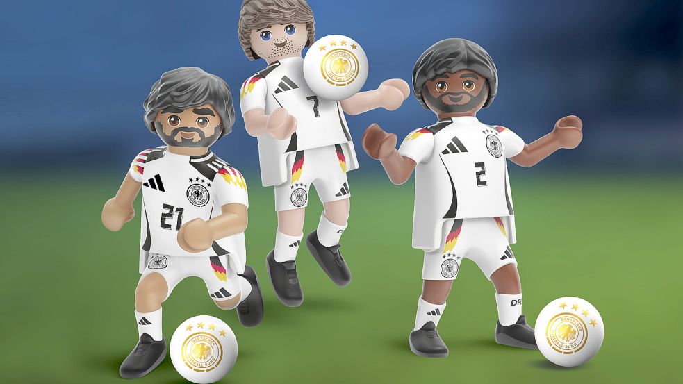 Drei DFB-Spieler im Format von 7,5 Zentimeter: İlkay Gündoğan, Kai Havertz und Antonio Rüdiger. Foto: © 2024: PLAYMOBIL / DFB / Blue Ocean